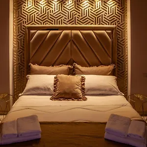 https://airport-luxury-rooms.hotels-amalfi.com